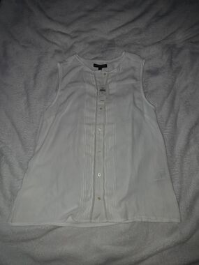 Banana Republic White Sleeveless Pleated Button-Front Blouse